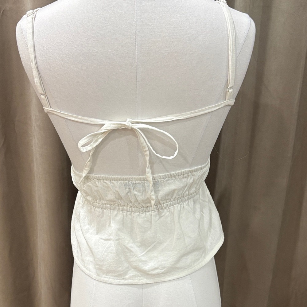 PrettyLittleThing White Ruffle Hem Top - Picture 2 of 3